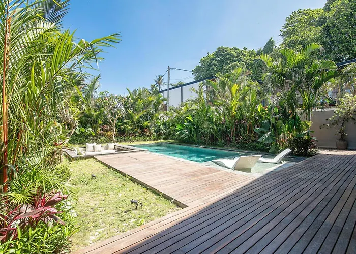 Tropical 5Br Modern Haven 400M To Canggu Waves Holiday home Canggu (Bali)