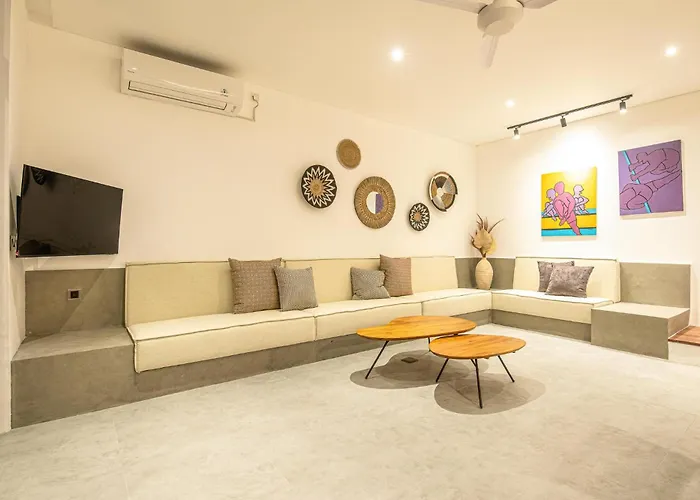 Tropical 5Br Modern Haven 400M To Canggu Waves Holiday home Canggu (Bali)