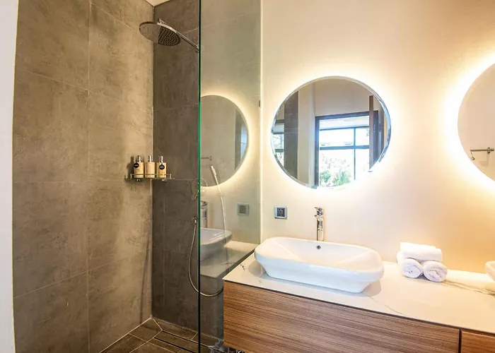 Refined 5Br Contemporary Villa, 400M To The Beach بيت للعطل
