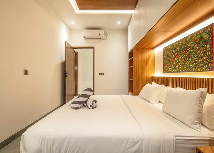 Tropical 5Br Modern Haven 400M To Canggu Waves Holiday home Canggu (Bali)