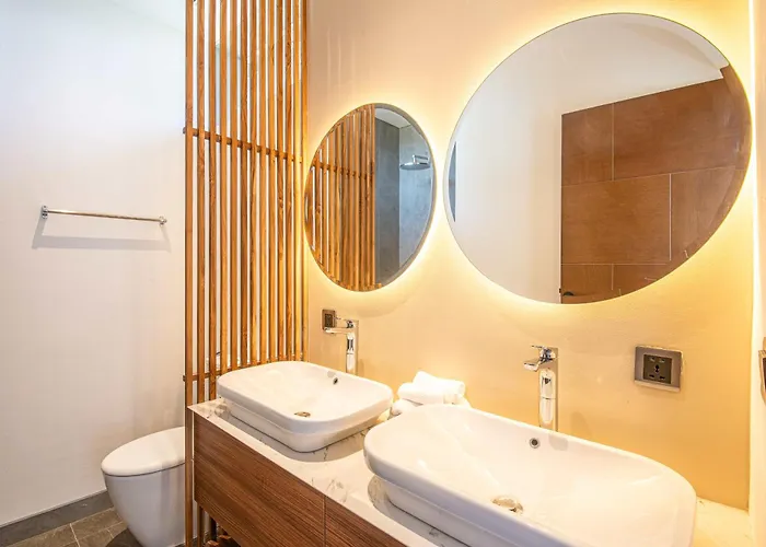 Tropical 5Br Modern Haven 400M To Canggu Waves Holiday home